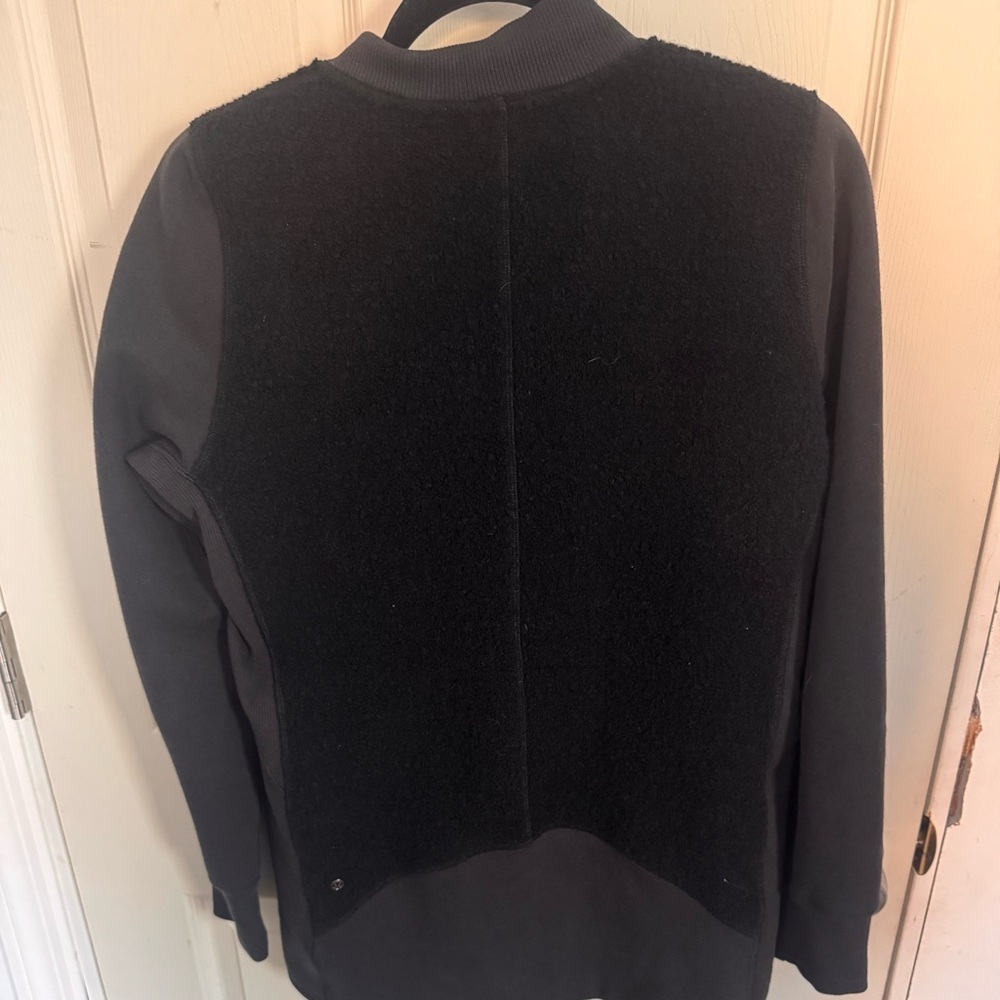 Lululemon Women's Black Stand Out Sherpa Jacket Full Zip Size: 8 - Picture 10 of 16